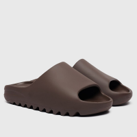 Шлепки Adidas Yeezy Slide темно-коричневые
