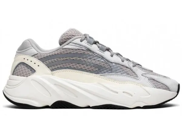 Кроссовки Adidas Yeezy Boost 700 V2 серые