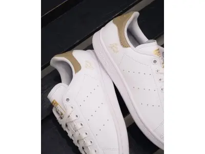 Новая модель Adidas Stan Smith с пробковой подошвой